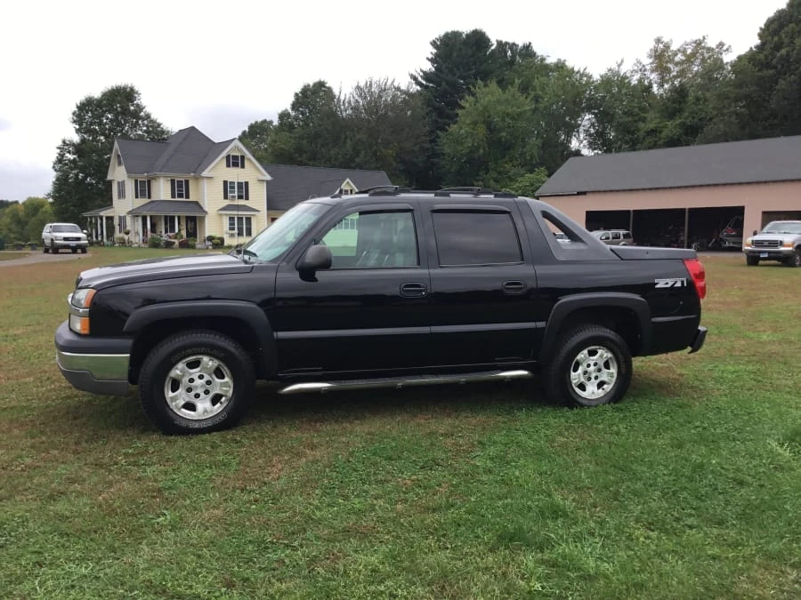 2004 Chevrolet Avalanche - Image 2 of 8