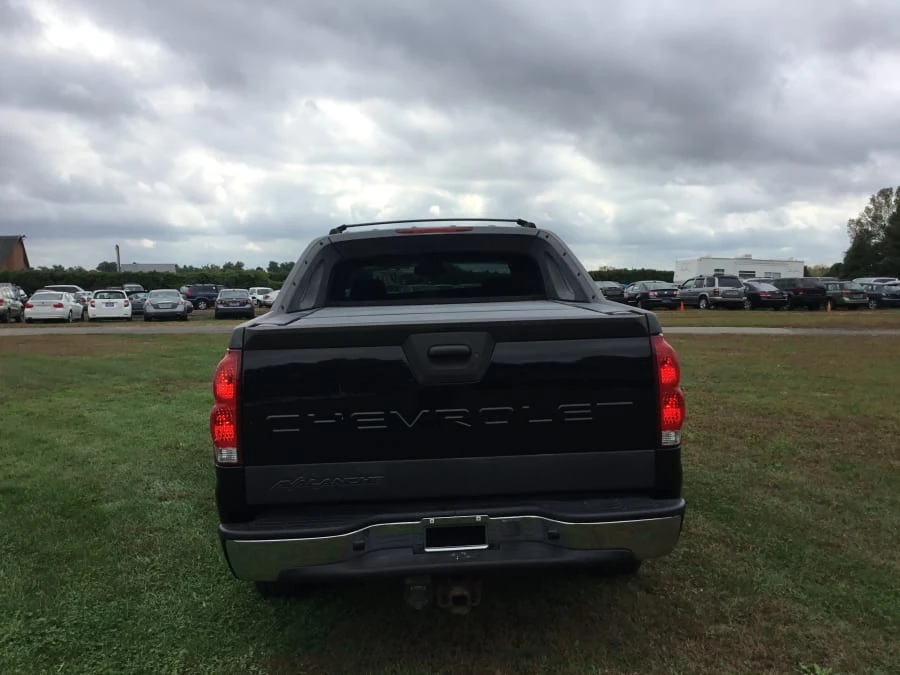 2004 Chevrolet Avalanche - Image 6 of 8