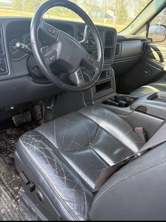 2004 Chevrolet Avalanche - Image 4 of 8