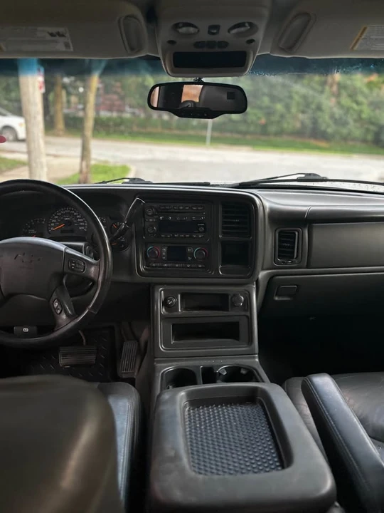 2004 Chevrolet Avalanche - Image 8 of 11