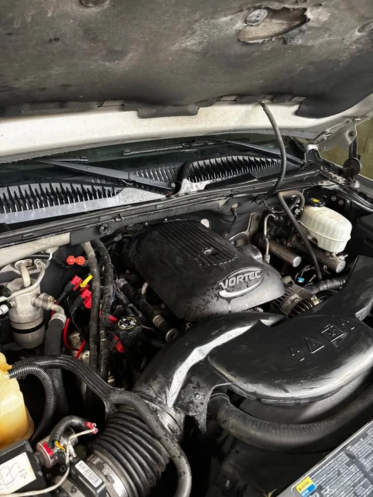 2004 Chevrolet Avalanche - Image 10 of 11