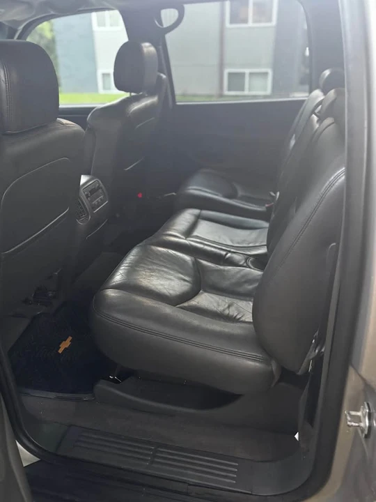 2004 Chevrolet Avalanche - Image 9 of 11
