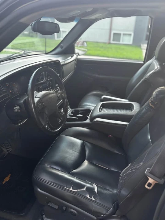 2004 Chevrolet Avalanche - Image 7 of 11