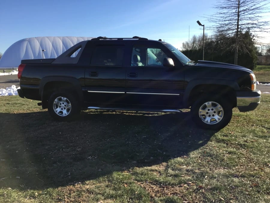 2004 Chevrolet Avalanche - Image 6 of 8