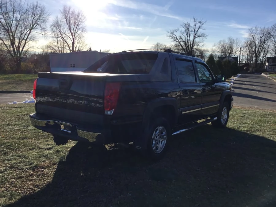 2004 Chevrolet Avalanche - Image 7 of 8