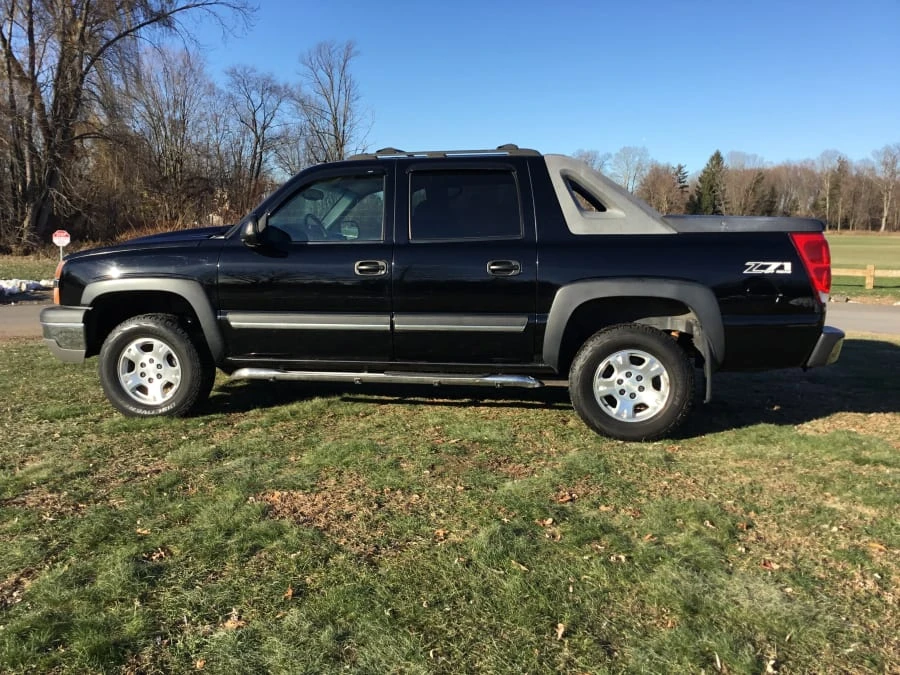 2004 Chevrolet Avalanche - Image 2 of 8