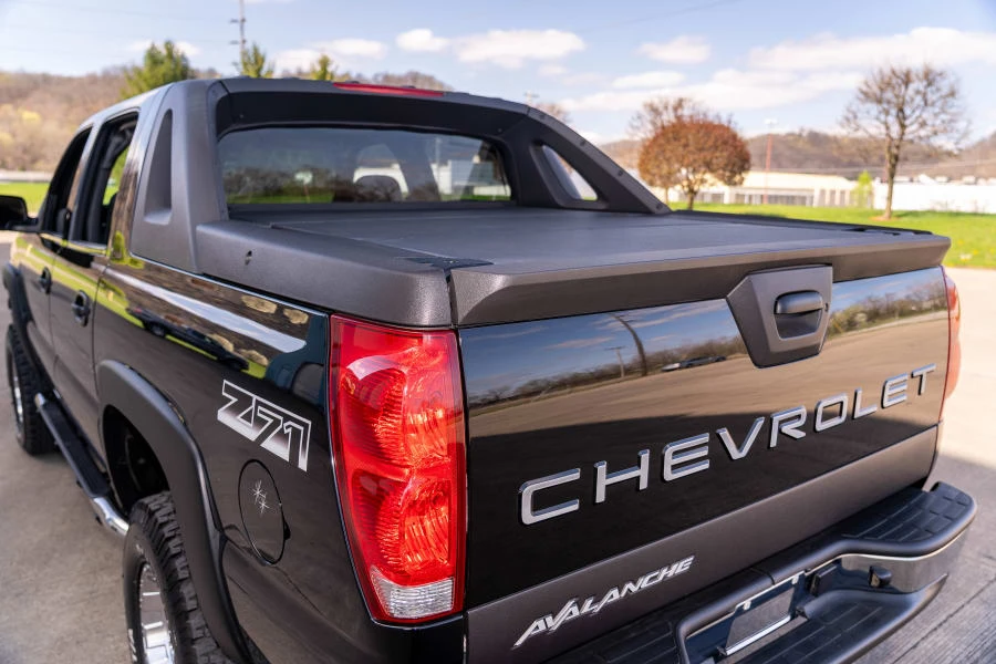 2004 Chevrolet Avalanche - Image 29 of 30