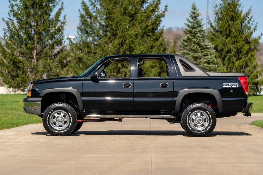 2004 Chevrolet Avalanche - Image 2 of 30