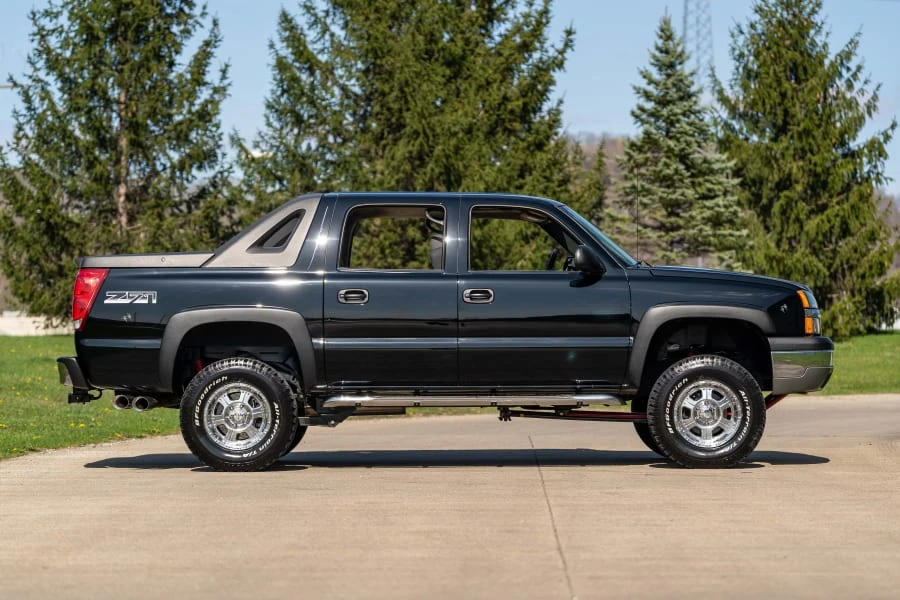 2004 Chevrolet Avalanche - Image 15 of 30