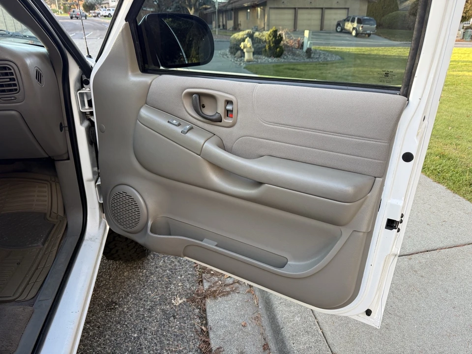 2004 Chevrolet S-10 Blazer 2nd Gen - Image 18 of 21