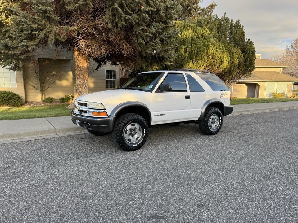 2004 Chevrolet S-10 Blazer 2nd Gen - Image 2 of 21