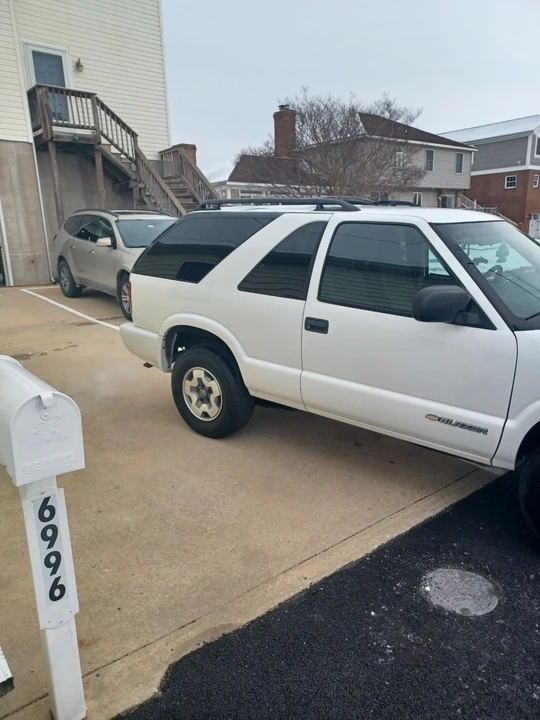 2004 Chevrolet S-10 Blazer 2nd Gen - Image 2 of 11
