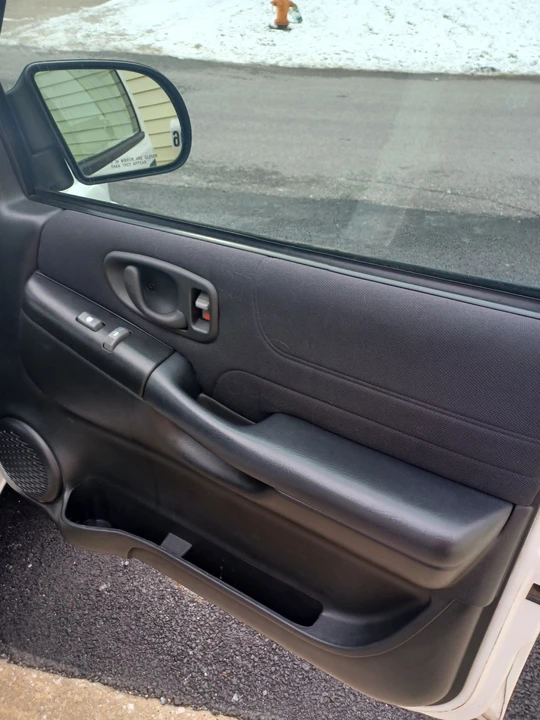 2004 Chevrolet S-10 Blazer 2nd Gen - Image 11 of 21