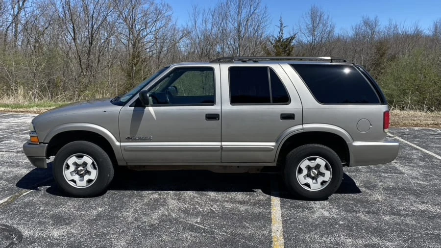 2004 Chevrolet S-10 Blazer 2nd Gen - Image 2 of 16