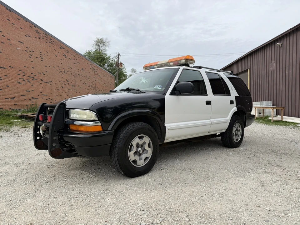 2004 Chevrolet S-10 Blazer 2nd Gen - Image 2 of 31