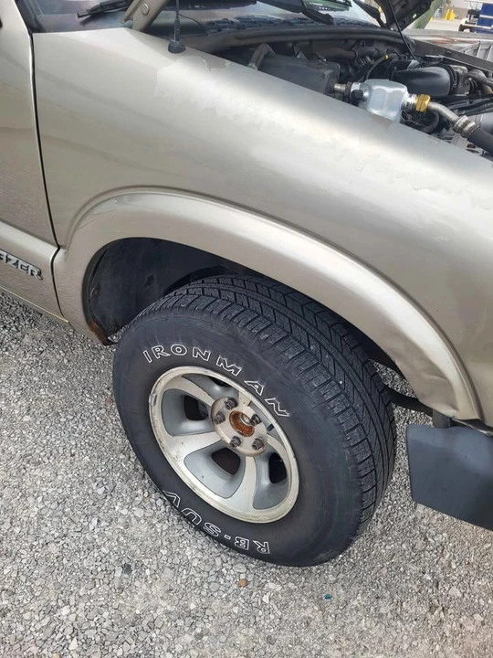 2004 Chevrolet S-10 Blazer 2nd Gen - Image 2 of 7