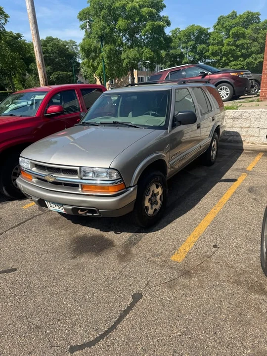 2004 Chevrolet Blazer - Image 2 of 10