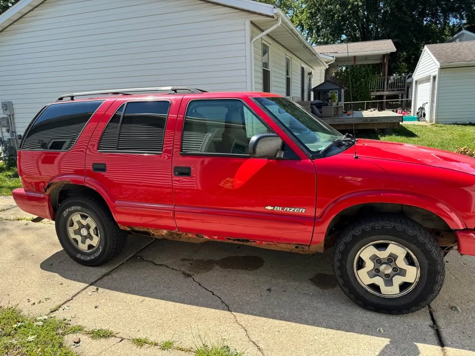 2004 Chevrolet S-10 Blazer 2nd Gen - Image 2 of 10