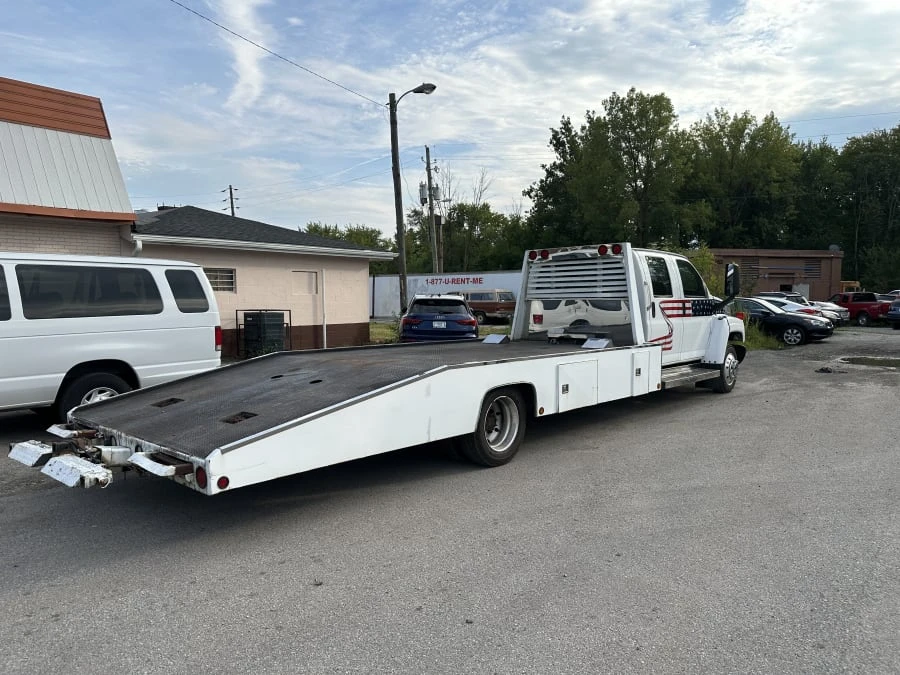 2004 Chevrolet Kodiak - Image 2 of 7