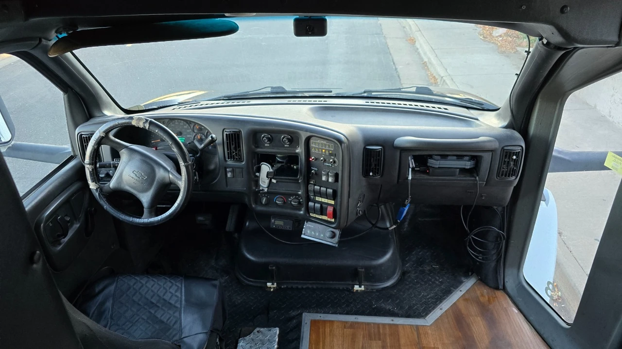 2004 Chevrolet Kodiak - Image 12 of 19