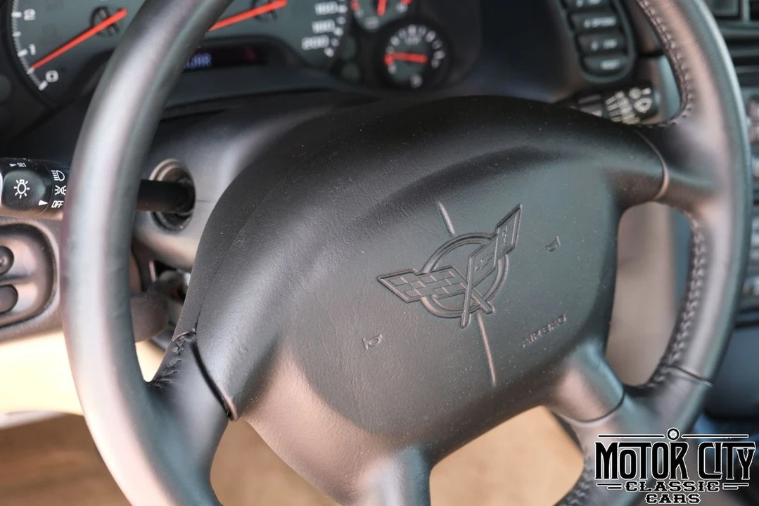 2004 Chevrolet Corvette - Image 22 of 31