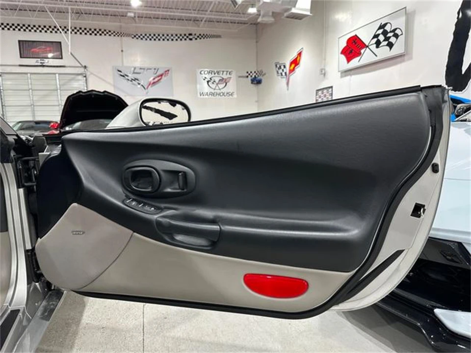 2004 Chevrolet Corvette C5 - Image 16 of 30