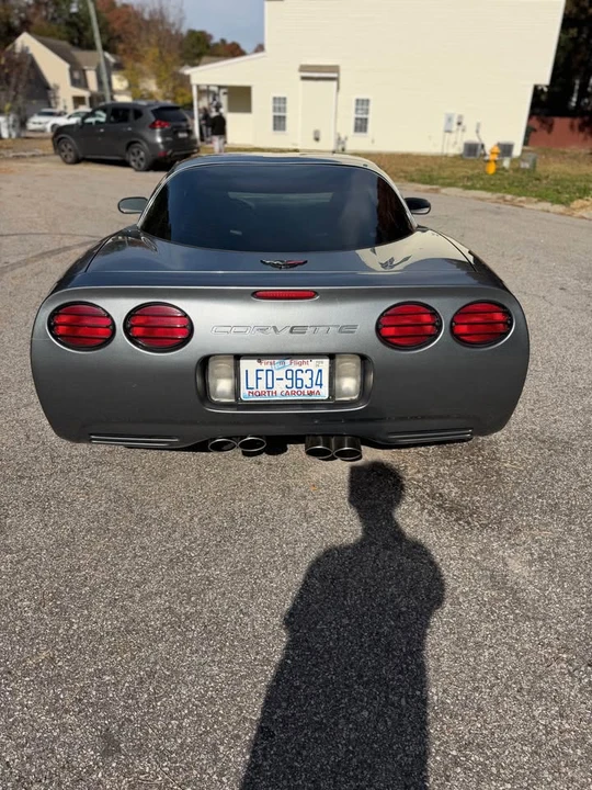 2004 Chevrolet - Image 2 of 12
