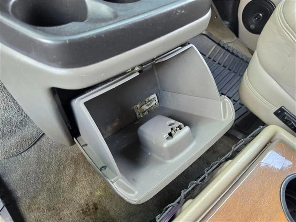 2004 Chevrolet Express - Image 22 of 31