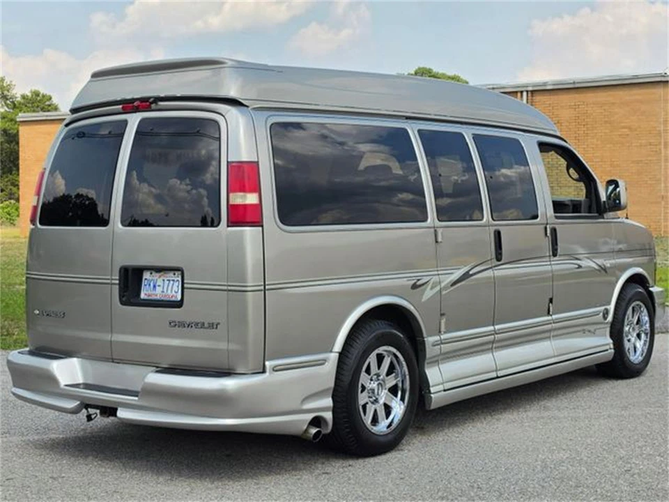 2004 Chevrolet Express - Image 7 of 31