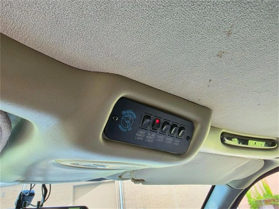 2004 Chevrolet Express - Image 25 of 31
