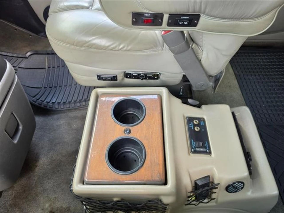 2004 Chevrolet Express - Image 23 of 31