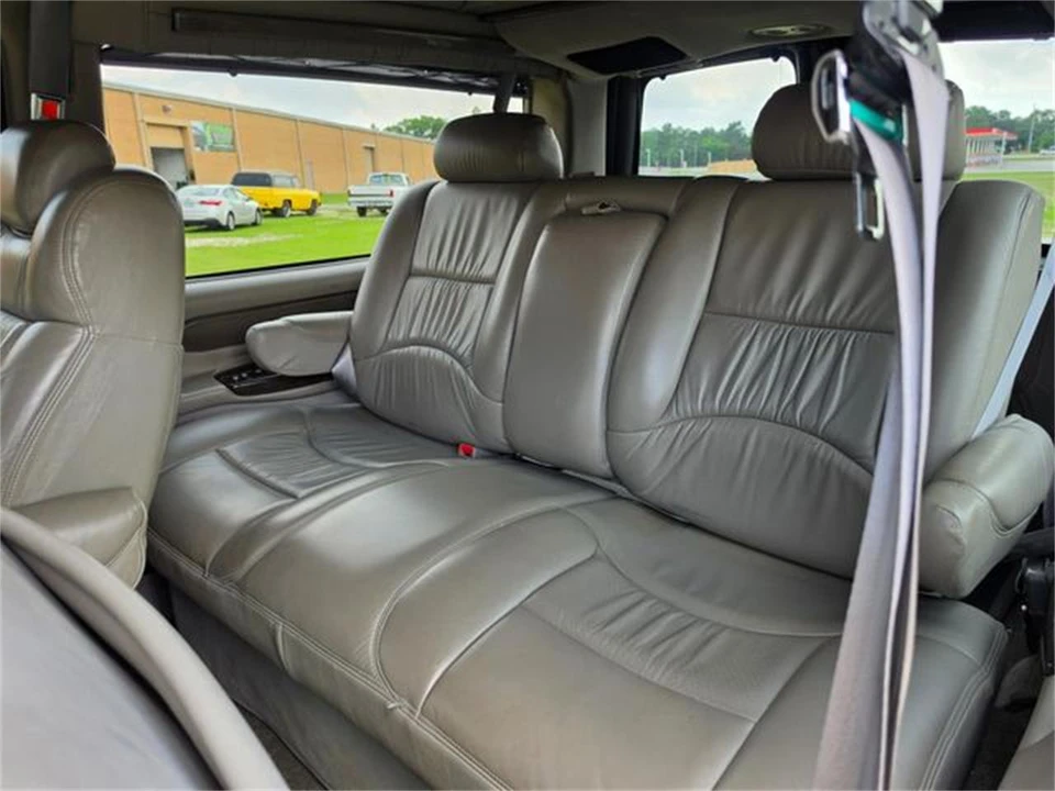 2004 Chevrolet Express - Image 29 of 31