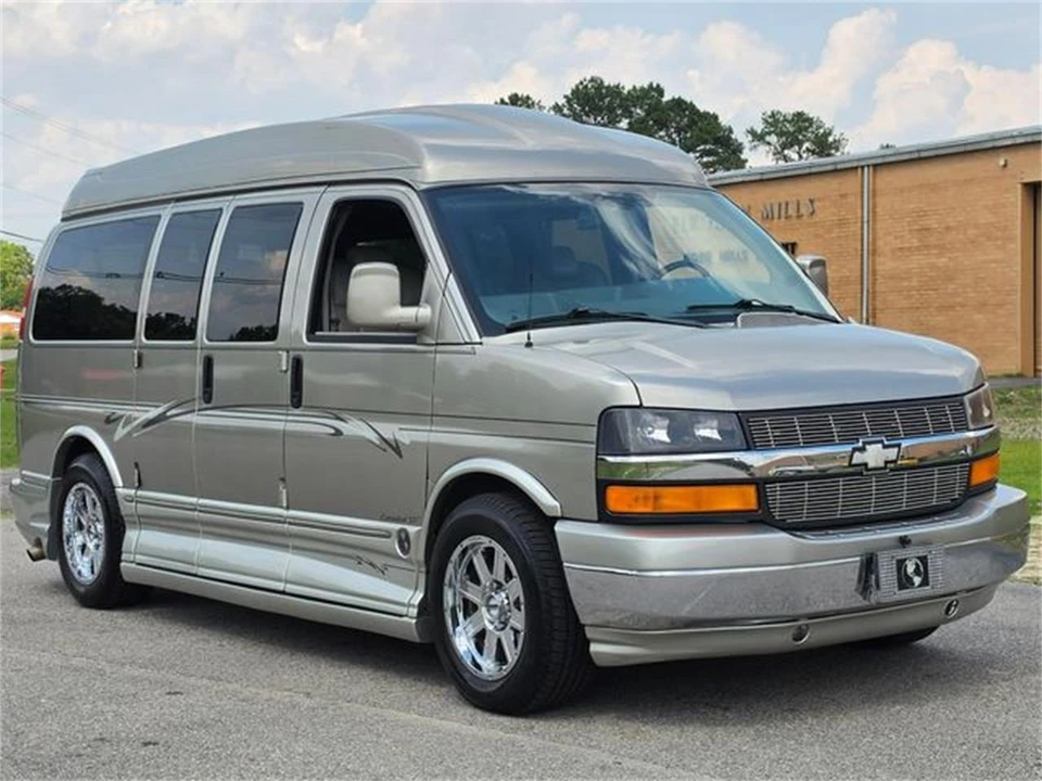 2004 Chevrolet Express - Image 5 of 31