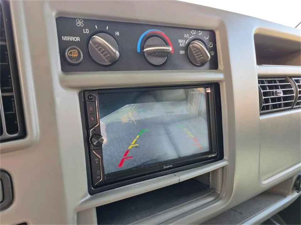 2004 Chevrolet Express - Image 20 of 31