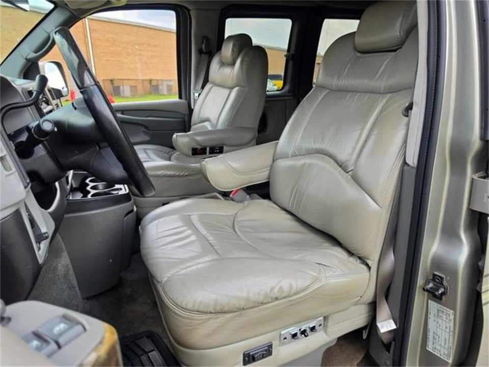 2004 Chevrolet Express - Image 26 of 31