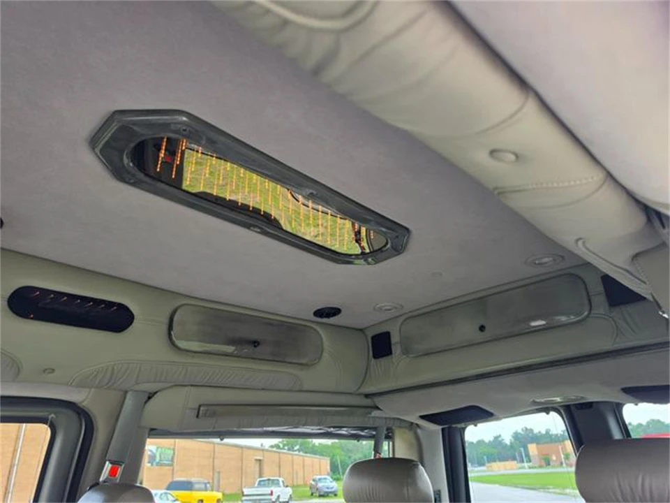 2004 Chevrolet Express - Image 30 of 31