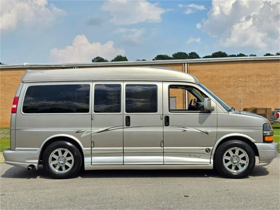 2004 Chevrolet Express - Image 6 of 31