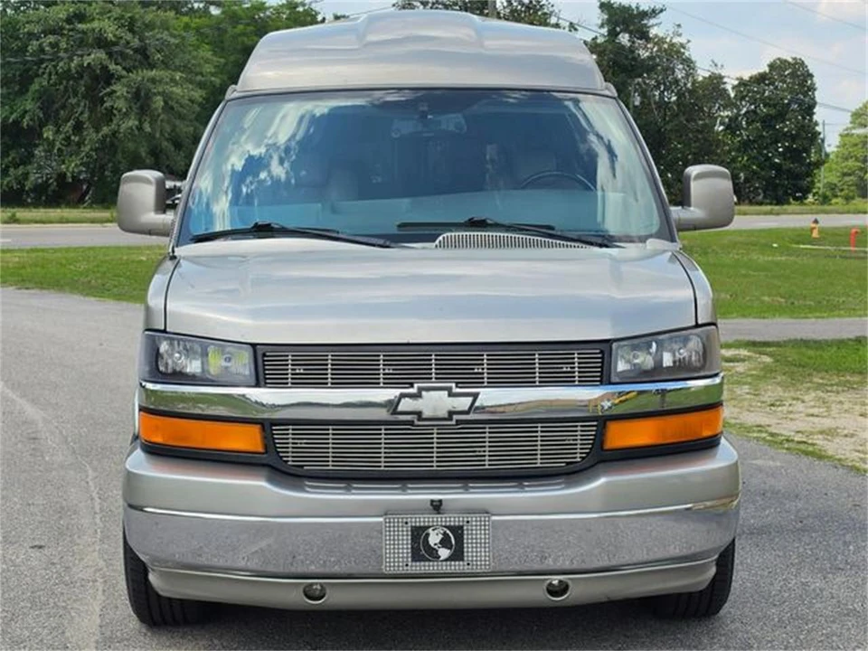 2004 Chevrolet Express - Image 3 of 31