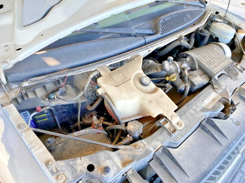 2004 Chevrolet Express - Image 16 of 20
