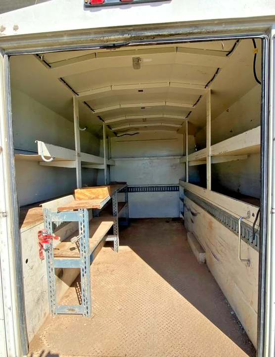 2004 Chevrolet Express - Image 8 of 20