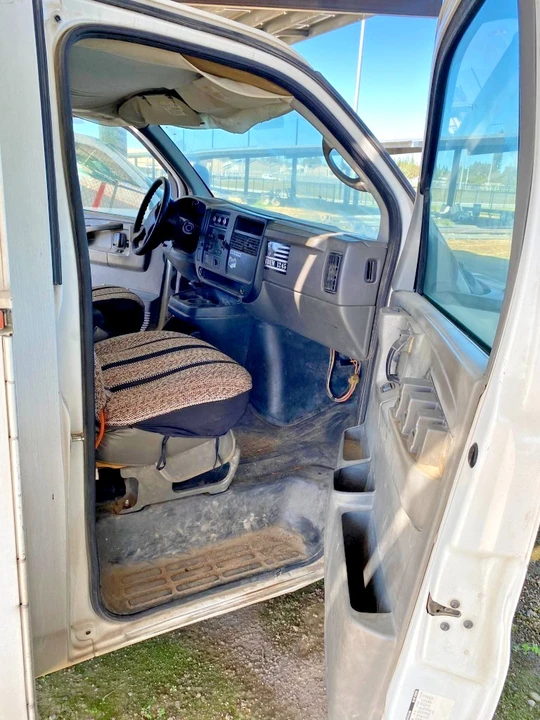 2004 Chevrolet Express - Image 12 of 20