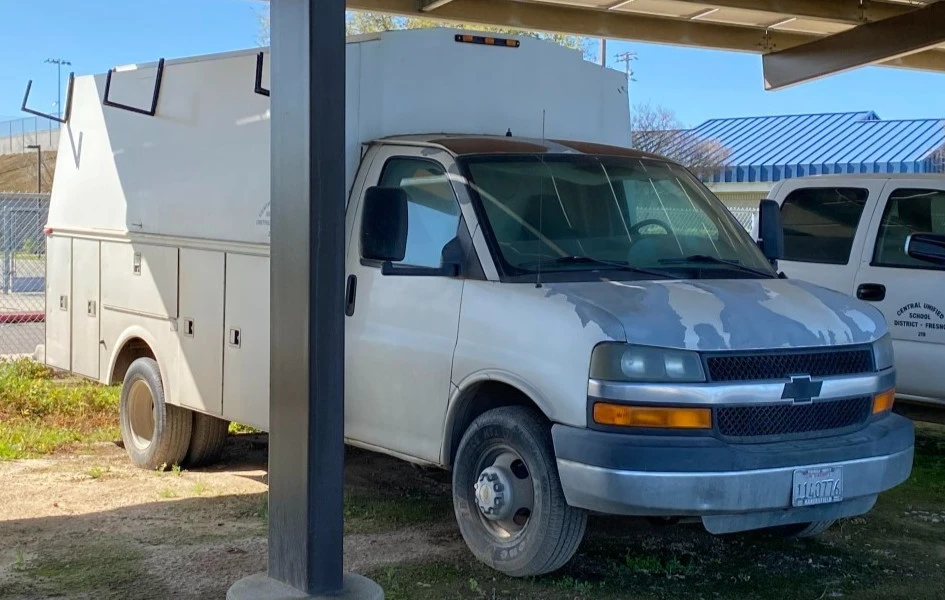 2004 Chevrolet Express - Image 2 of 20