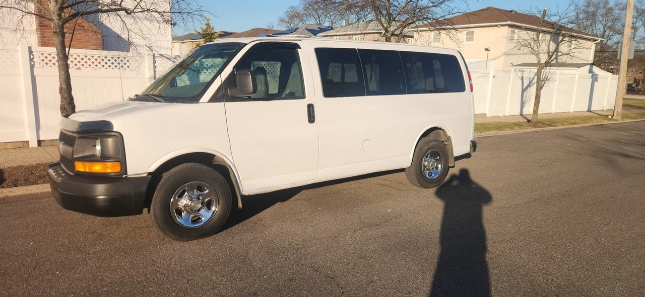 2004 Chevrolet Express - Image 3 of 8