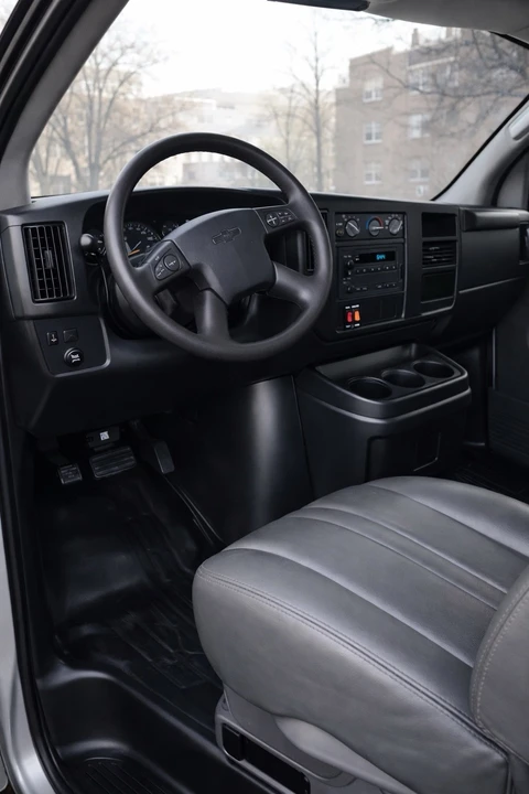 2004 Chevrolet Express - Image 5 of 8