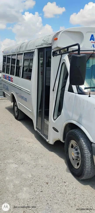 2004 Chevrolet Express - Image 3 of 9