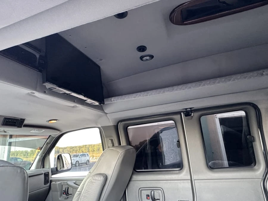 2004 Chevrolet Express - Image 7 of 12
