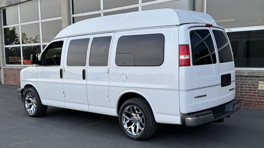 2004 Chevrolet Express - Image 3 of 12