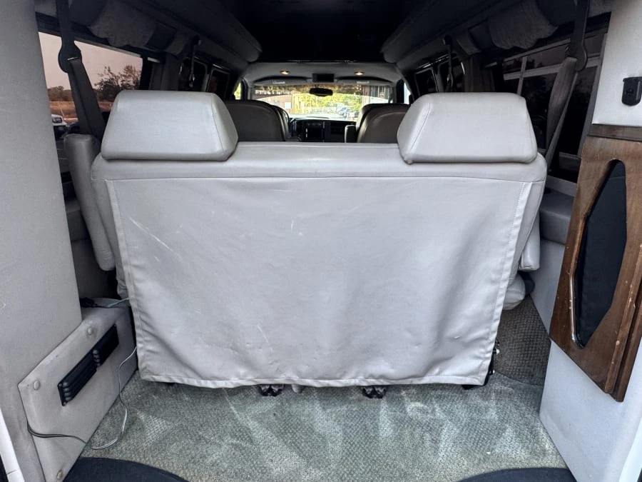 2004 Chevrolet Express - Image 11 of 12