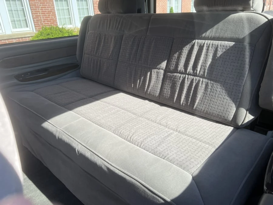 2004 Chevrolet Express - Image 6 of 10