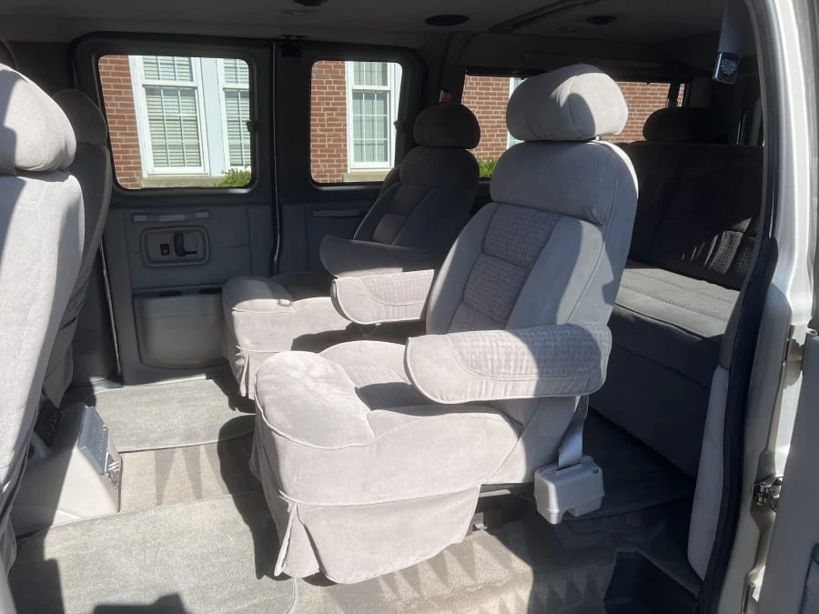 2004 Chevrolet Express - Image 7 of 10